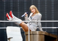 1 ngày trước khi mở màn The Eras Tour tại Singapore, Taylor Swift mở bán thêm vé giờ chót!