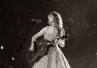Bắt tạm giam người phụ nữ lừa đảo vé Taylor Swift, đối diện án tù lên đến 10 năm!