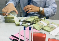 Nhiều người vay tiền mua nhà, mua xe chật vật xoay sở trả nợ hàng tháng
