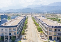 Nhiều căn shophouse rơi vào trạng thái “cửa đóng then cài”