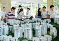Tâm lý thị trường đang xuống thấp, người mua nhà tỏ ra dè dặt nên các dự án khó bán hàng