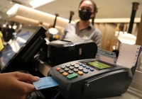 Giao dịch rút tiền mặt tại ATM trên cả nước đã giảm rất mạnh thời gian qua