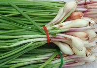 Giá thực phẩm ngày 26/6: Hành lá giá 60.000 đồng/kg