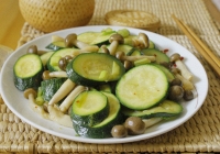 Món ngon mỗi ngày: Cách làm món bí ngòi xào nấm tươi đơn giản mà ngon