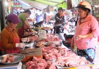 Giá thịt heo bán sỉ tăng nhẹ ở chợ đầu mối 