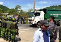 Đà Nẵng huy động cảnh sát cơ động 'giải vây' cho bãi rác Khánh Sơn