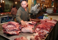 Giá thịt heo bán lẻ giảm nhẹ tại chợ, siêu thị giữ nguyên