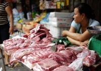 Giá thịt heo sỉ về chợ đầu mối lại giảm