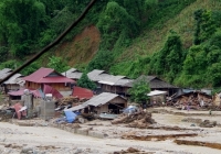 Tang thương 5 người trong một gia đình ở Thanh Hóa bị lũ cuốn trôi
