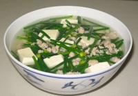 Món ngon mỗi ngày: Cách làm món canh hẹ nấu thịt thơm ngon, bổ dưỡng