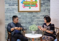 Ca sĩ Phi Hải trách vợ 'thương chồng như con'