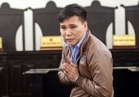 Nhét tỏi làm chết người, ca sĩ Châu Việt Cường được giảm 2 năm tù