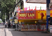 Bánh Trung thu bắt đầu tràn ra đường ở Sài Gòn