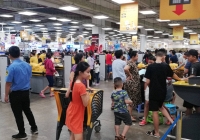 Lễ Quốc khánh 2/9: Siêu thị, trung tâm thương mại chật kín người
