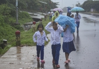 Nhiều trường học khu vực miền Trung hoãn khai giảng năm học vì mưa lũ