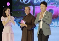 Sư thầy nhặt 60 bé còn chưa cắt dây rốn về nuôi