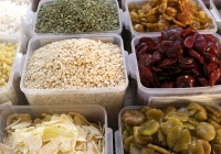 Thị trường nguyên liệu bánh trung thu ở Sài Gòn bắt đầu nhộn nhịp