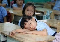 Bỡ ngỡ ngày đầu đến trường của học sinh lớp 1