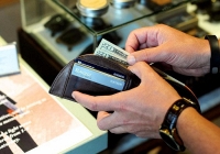 5 mẫu ví sang chảnh và tốt nhất dành cho nam giới
