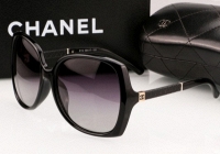 Bắt giữ hàng trăm kính mát giả nhãn hiệu Chanel