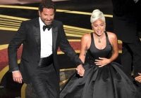 Lady Gaga thừa nhận tình cảm với Bradley Cooper chỉ là dàn dựng