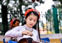 Lộ diện nữ sinh chơi đàn trước Bưu điện TP.HCM