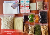 Bánh kẹo 'nhà làm' giá gần cả triệu đồng/kg vẫn hút khách mua ăn Tết
