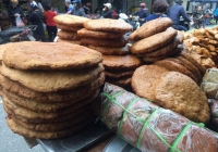 Giò lụa tăng giá vẫn liên tục cháy hàng dịp Tết