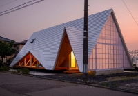 Ngôi nhà hình lều nổi bật ở một ngôi làng Nhật Bản
