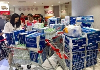 Nhanh chóng kiểm soát thị trường nước đóng chai sau sự cố thiếu nước sạch ở Hà Nội