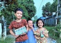 Vinamilk 'Trao cơ hội đi học, cho cơ hội đổi đời' cùng chương trình 'Cặp lá yêu thương'