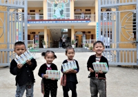 Quỹ sữa Vươn cao Việt Nam và Vinamilk đến với trẻ em khó khăn vùng cao Yên Bái