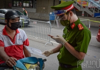Hà Nội ngày đầu tiên áp dụng mẫu giấy đi đường mới 