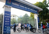 Hà Nội: Học sinh lớp 12 trở lại trường sau 7 tháng học online