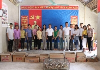 Hội liên hiệp Phụ nữ Yên Bái trao quà hỗ trợ hộ nghèo có hoàn cảnh đặc biệt khó khăn tại Lục Yên