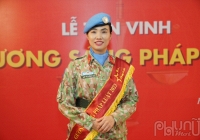Nữ sĩ quan “mũ nồi xanh” lọt top 50 cá nhân được vinh danh Gương sáng pháp luật 2023