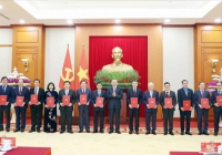 Tổng Bí thư Tô Lâm trao Quyết định về chức năng, nhiệm vụ của 13 cơ quan ban Đảng, đơn vị ở Trung ương