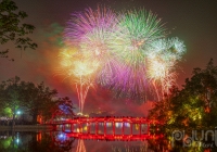 Hà Nội lung linh khoảnh khắc đêm giao thừa 2025