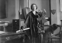 Irène Joliot-Curie: Từ mẹ đến con, hai nhà khoa học nữ vĩ đại với những khám phá chấn động về phóng xạ