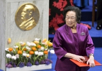 Nữ Giáo sư  Youyou Tu: Người hùng thầm lặng đã cứu sống hàng triệu người khỏi sốt rét