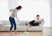 Báo cáo Chính phủ: Phụ nữ Việt Nam vẫn gánh vác gần gấp đôi thời gian làm việc nhà so với nam giới