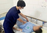 Tin theo mạng, người phụ nữ Hà Nội bị suy thận cấp do uống cây me đất hoa tím