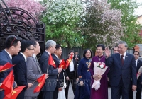 Tổng Bí thư Tô Lâm gặp gỡ cán bộ Đại sứ quán và cộng đồng người Việt Nam tại Kazakhstan