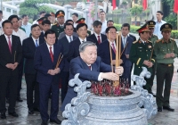 Tổng Bí thư Tô Lâm dâng hương tưởng niệm Tổng Bí thư Nguyễn Văn Linh