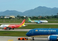 Hàng loạt chuyến bay đi đến Hải Phòng, Quảng Ninh, Hà Nội bị hủy hoặc hoãn thay đổi lịch do bão Wipha