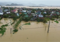 Bão số 10 gây ra thiệt hại nghiêm trọng: 19 người thiệt mạng, 13 người mất tích, và hàng nghìn ngôi nhà bị hư hỏng