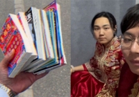 Dùng xấp thẻ cào làm quà cưới tặng bạn thân, chàng trai không bị chỉ trích mà còn được khen, cô dâu chú rể cũng vui vẻ ra mặt