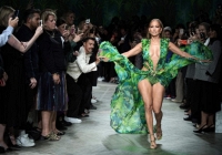 Tuổi 50 rực rỡ của Jennifer Lopez