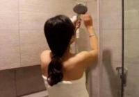 Sếp nữ hỏi “khi đang tắm có người bước vào thì che cái gì trước?”: Nam ứng viên EQ cao đưa đáp án thuyết phục
