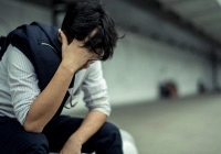 Đón bố mẹ từ quê lên nhà thuê nhưng nói dối là nhà mua, chàng trai chết lặng khi chứng kiến cảnh tượng này